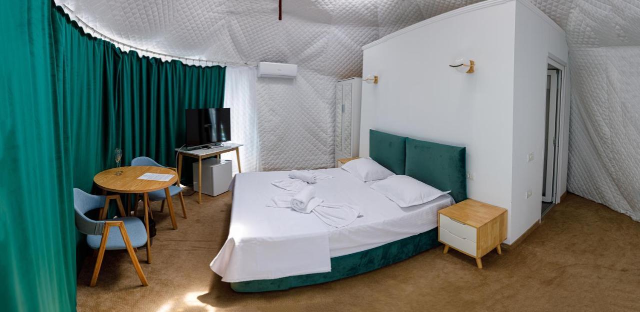 Отель Glamping By The Sea Нэводари Экстерьер фото