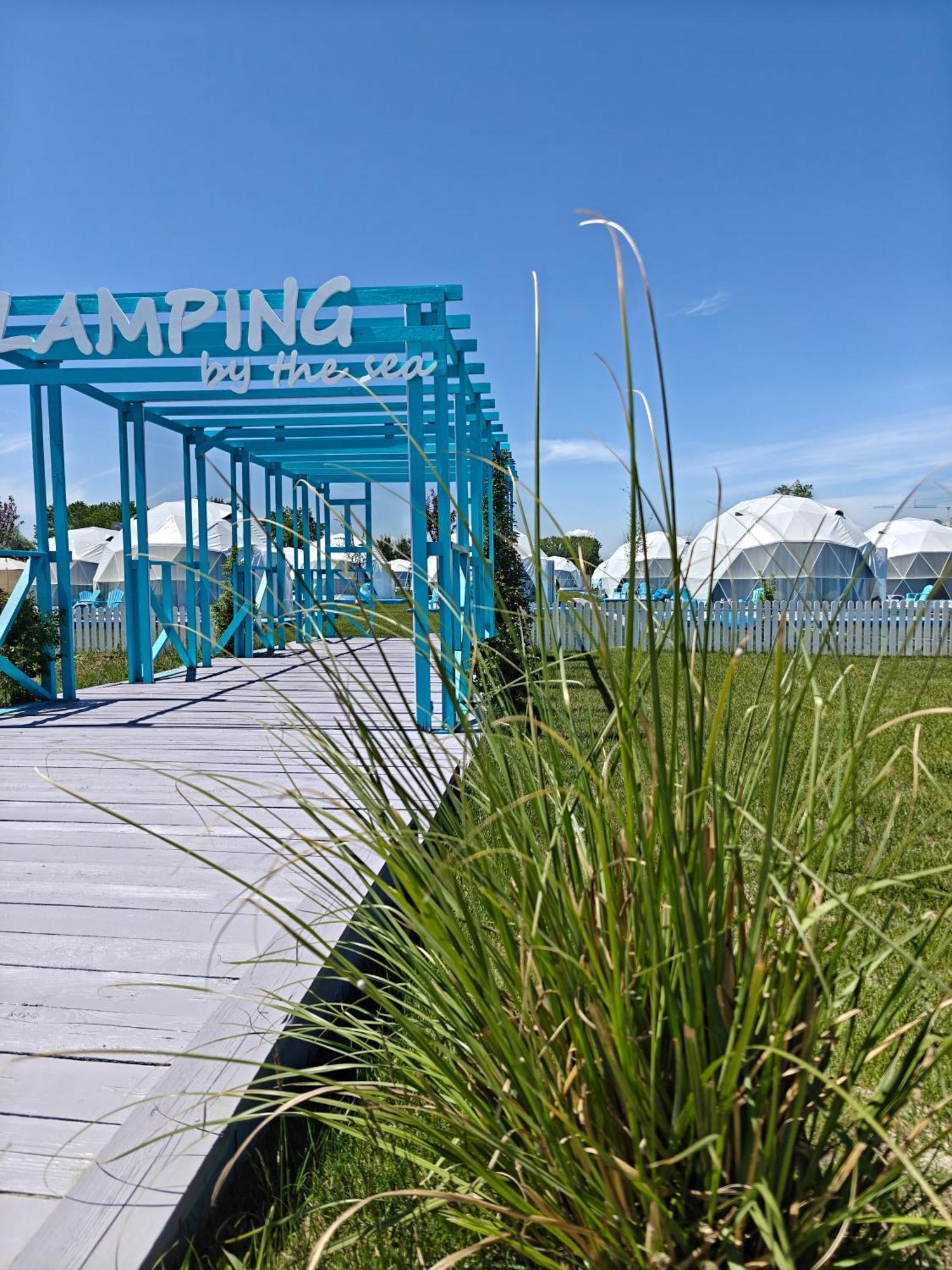 Отель Glamping By The Sea Нэводари Экстерьер фото